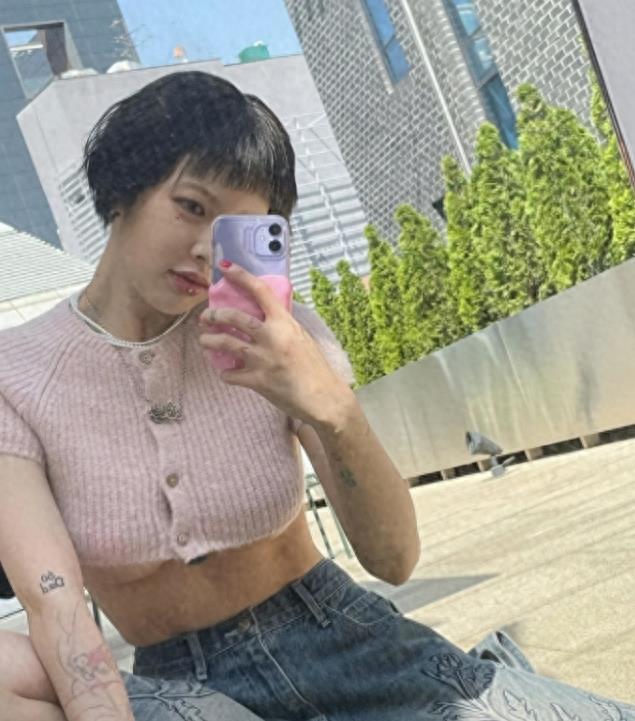 女明星脱了内裤图片_金泫雅时尚自由批评_女明星着装暴露争议